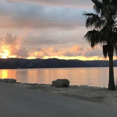 Eriola בית נופש אוריקום