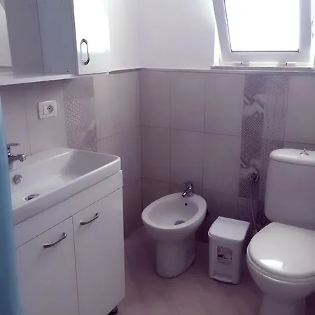 Eriola בית נופש אוריקום